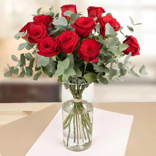 Magnificent Bouquet Of Elegant Red Roses