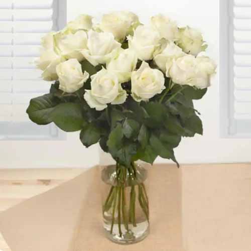 12 White Rose Bouquet