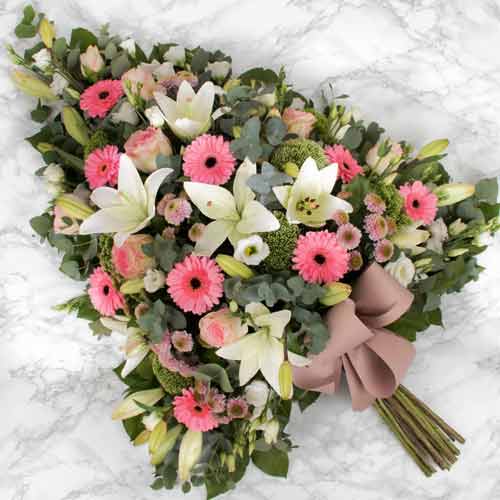 Elegant Seasonal Flowers In Pink Tones